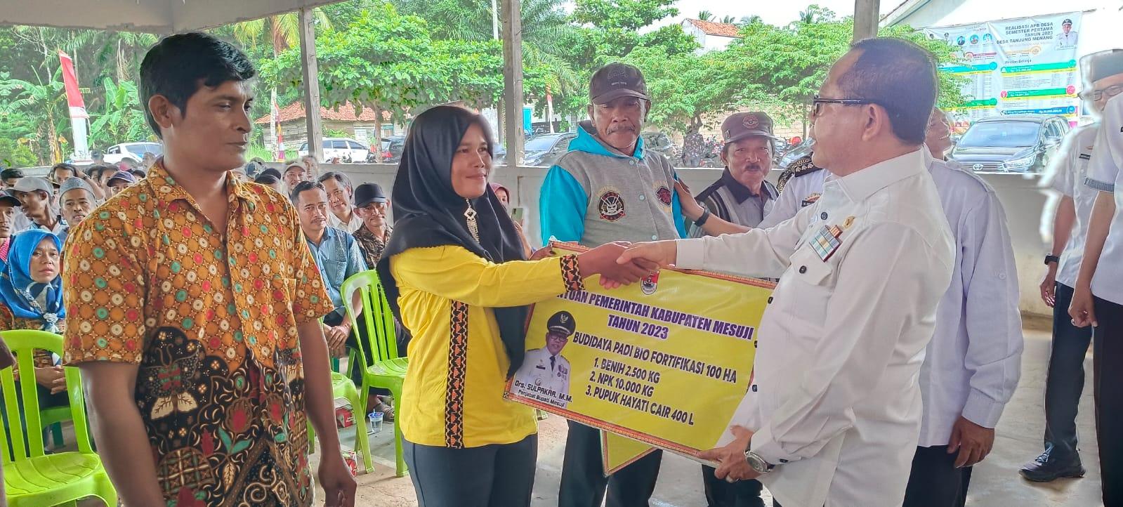 Pemkab Mesuji saluran bantuan ke Masyarakat di Kecamatan Mesuji Timur