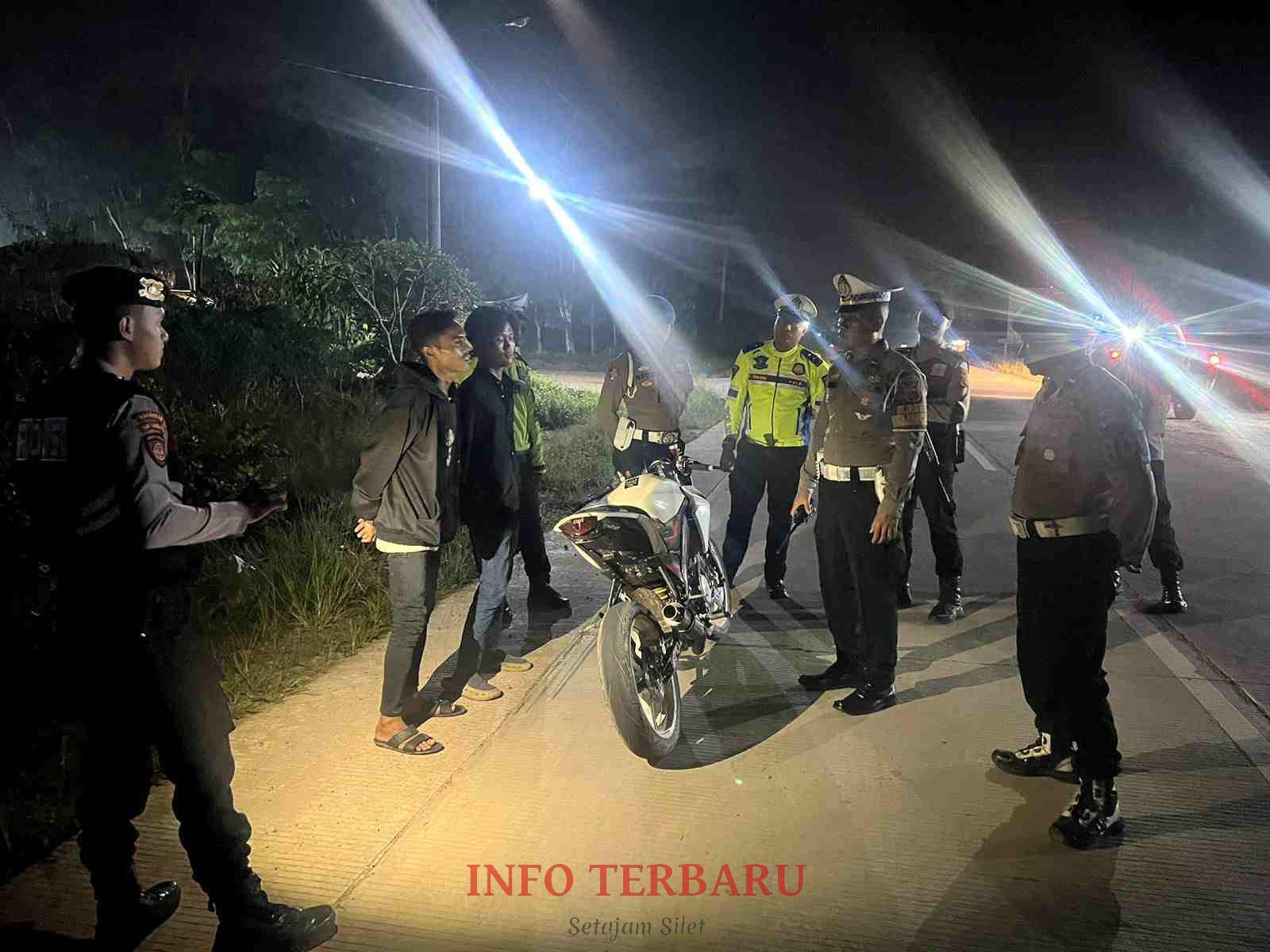 Jajaran Sat Lantas Melaksanakan Patroli Menjelang Sahur, Antisipasi Balap Liar dan Laka Lantas Serta C3 Jalan Poros Arah Muara Tenang